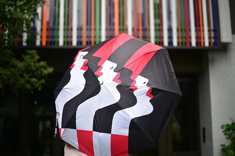 【莎姐严选】台湾限定版图腾 99.99%抗UV折伞 -时尚红唇(手开款) - 雨伞/雨衣 - 其他金属 红色