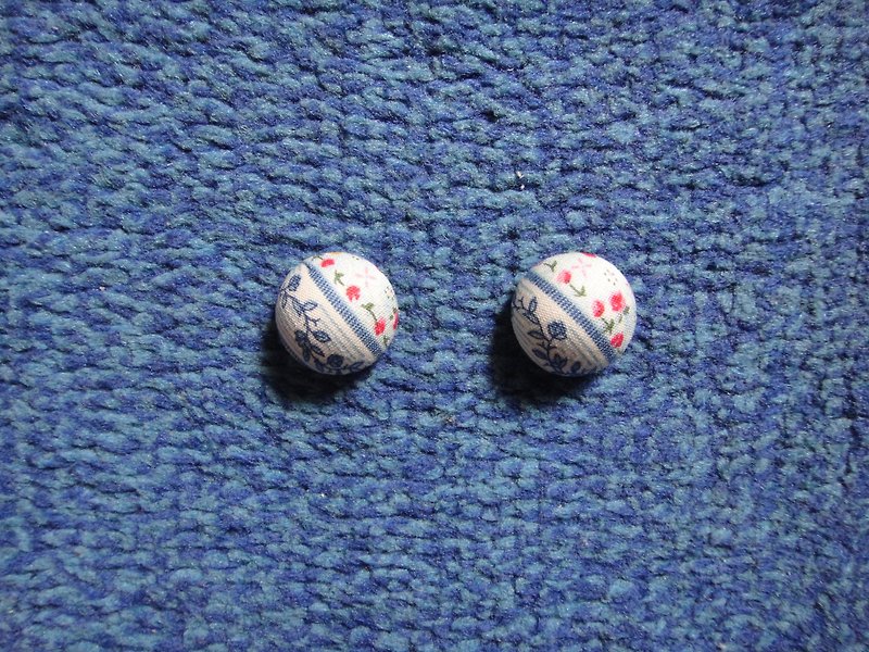 玫瑰花园 凸圆钮扣耳环 C34BT/UX60 - 耳环/耳夹 - 棉．麻 蓝色