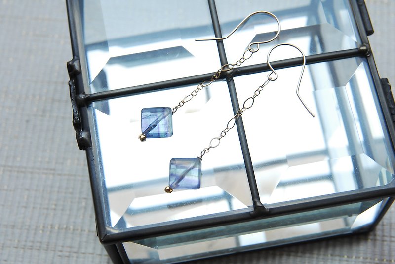 Diamond-shaped flow light figaro chain earrings 14kgf