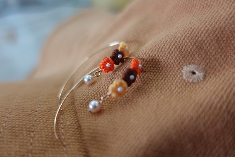 珍珠三粒花长耳鈎 - 耳环/耳夹 - 绣线 橘色