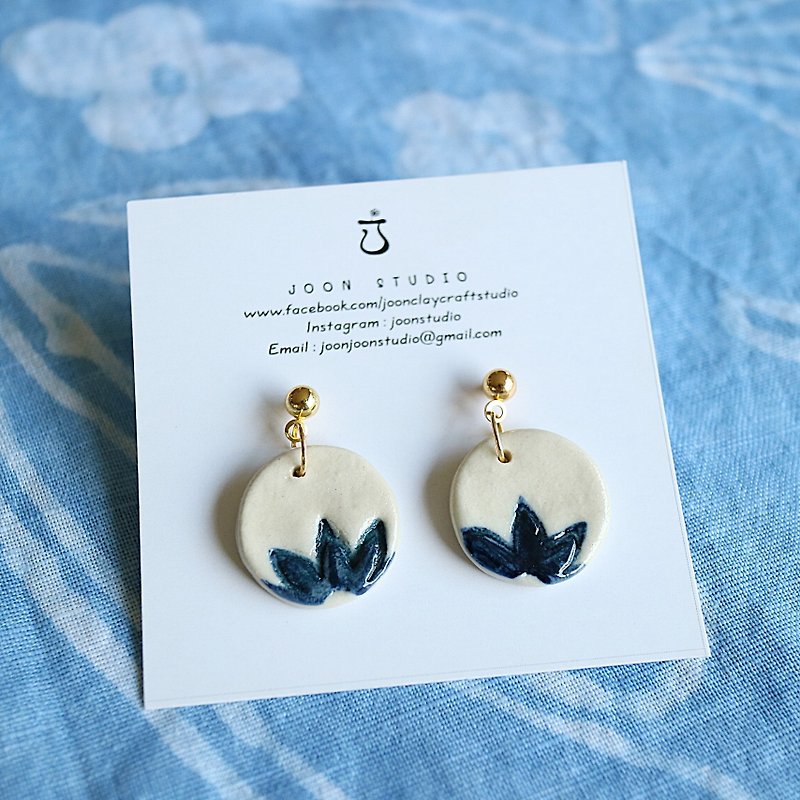 Blue flower earring - 耳环/耳夹 - 陶 蓝色