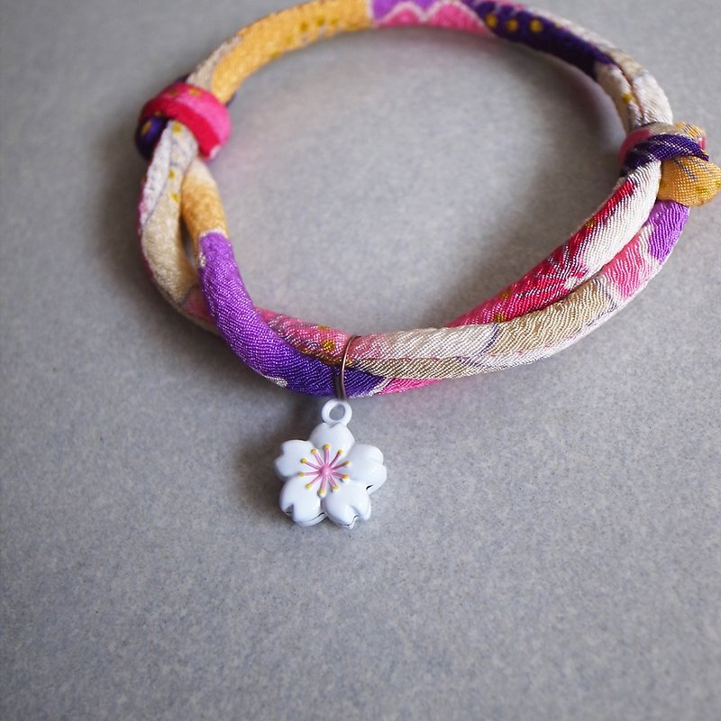 日本犬猫和布项圈(可调式)--赤紫+白樱花铃铛(猫用安全扣项圈) - 项圈/牵绳 - 丝．绢 紫色