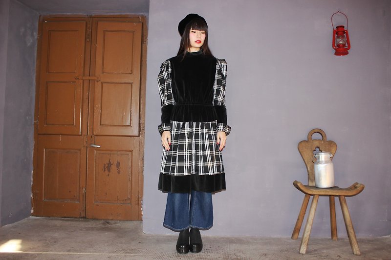 [Vintage洋装](意大利制里标)黑色格纹精致丝绒材质长袖古着洋装(Made in Italy)F3111(圣诞礼物圣诞节交换礼物) - 洋装/连衣裙 - 聚酯纤维 黑色