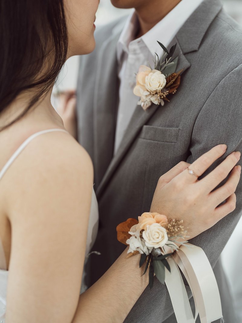 Boutonniere + Corsage, Wedding Accessories for Bride / Bridesmaid - 胸花/手腕花 - 植物．花 多色