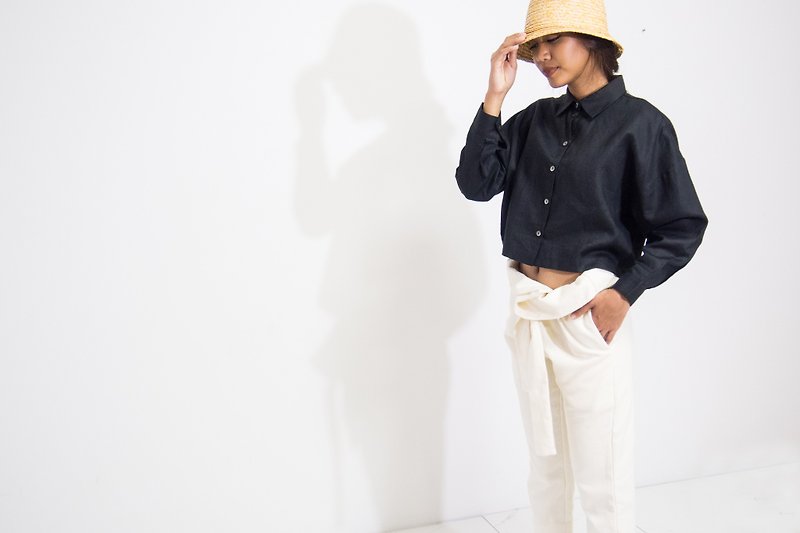 Mani Mina Summer Black Crop Shirt Long Sleeve - 女装衬衫 - 棉．麻 