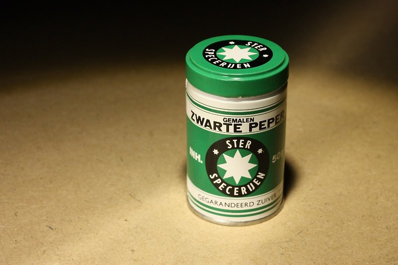 购自荷兰 20 世纪末期老件 绿盖白色马口铁 黑胡椒罐 - 调味罐/酱料瓶 - 其他金属 白色