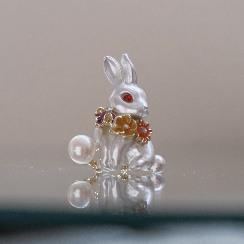 SALTY PUMPKIN原创小众设计复古小兔子淡水珍珠胸针 - 胸针 - 珍珠 白色