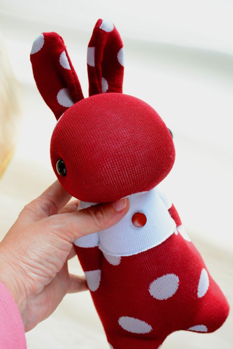 全手缝自然风袜子娃娃~红豆点点多米兔 - 玩偶/公仔 - 棉．麻 红色