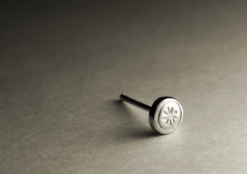 小糖果造型纯银耳(单支/一对) - 耳环/耳夹 - 其他金属 银色