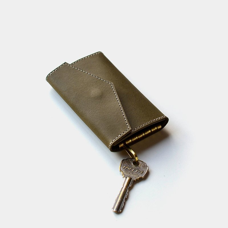 【信封里的藤蔓】牛皮钥匙包 卡夹 橄榄绿色皮革 刻字礼物 - 钥匙链/钥匙包 - 真皮 绿色