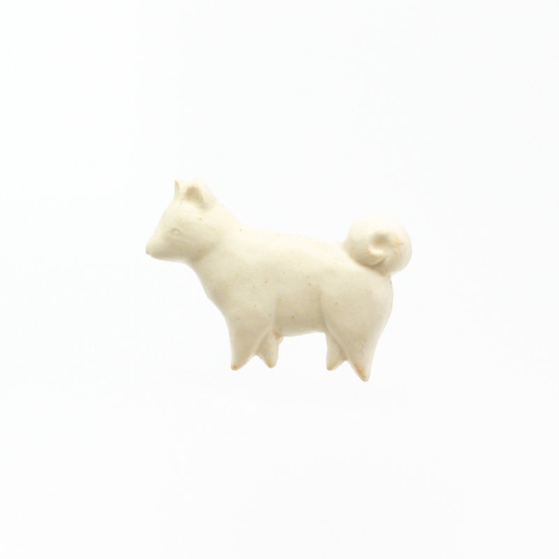 陶器ブローチ　柴犬(生成り) - 胸针 - 陶 白色