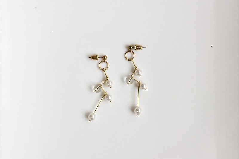 北斗七星 珍珠黄铜造型耳环 - 耳环/耳夹 - 其他金属 金色