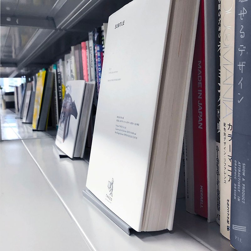 【SOGU】９degree BOOK STOPPER　端にある本の傾斜を保つ本立ての新しいカタチ - 书架/书挡 - 其他金属 灰色