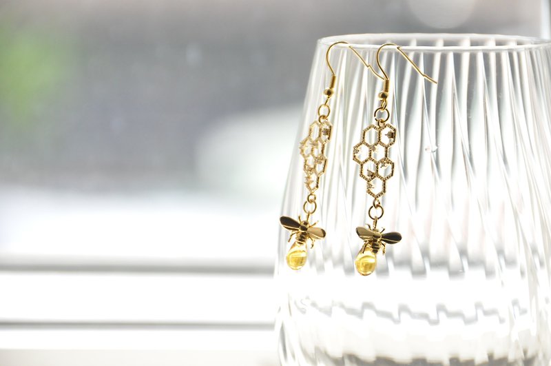 armei ‘甜蜜蜜’采蜜 耳环 ‘My Honey’ Honeycomb Honeybee earrings - 耳环/耳夹 - 其他金属 金色