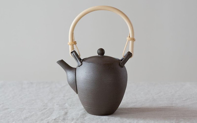 籐の弦つき急須　焼き締め - 茶具/茶杯 - 陶 黑色