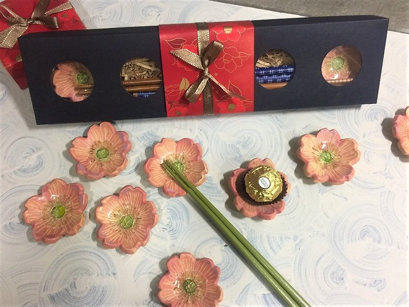 冰裂粉红樱花朵朵开筷子架_陶器筷架 - 筷子/筷架 - 陶 粉红色