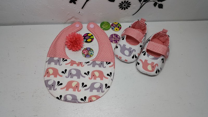 小象在喷水弥月礼 宝宝鞋+围兜 - 满月礼盒 - 其他材质 粉红色