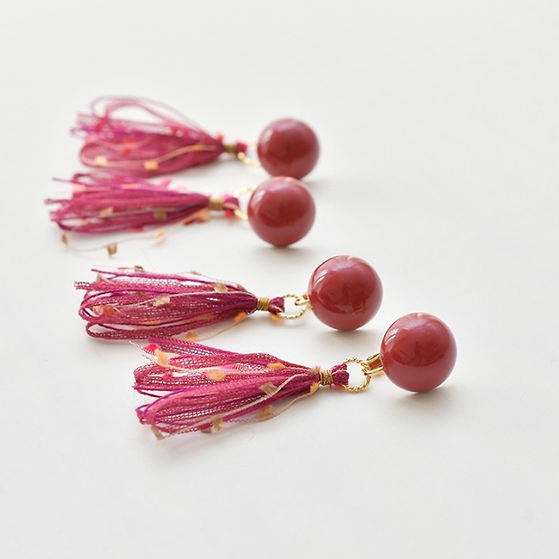 Dome tassel earrings/wine red - 耳环/耳夹 - 棉．麻 红色