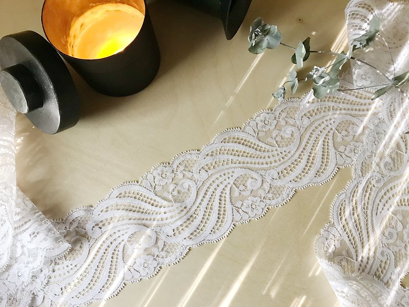 早期蕾丝缎带- 波浪与小花/ 手作材料 - 包装材料 - 其他材质 白色