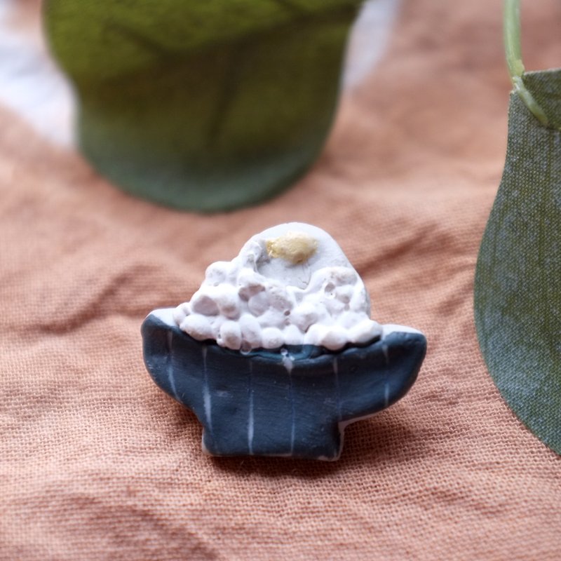 ceramic brooch  Fried egg rice - 胸针 - 陶 蓝色