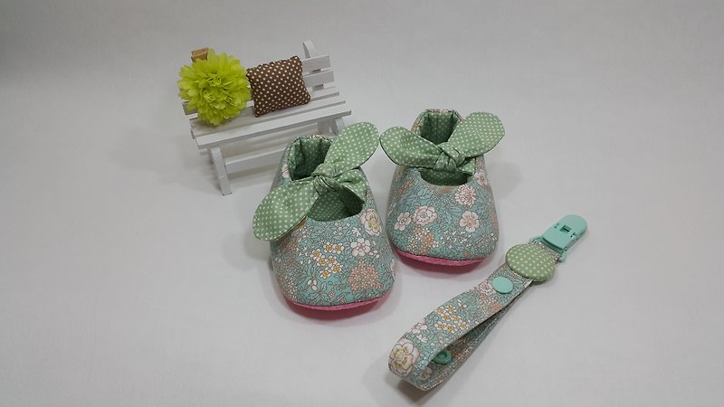 韩风小花弥月礼  宝宝鞋+奶嘴夹链 - 满月礼盒 - 棉．麻 绿色