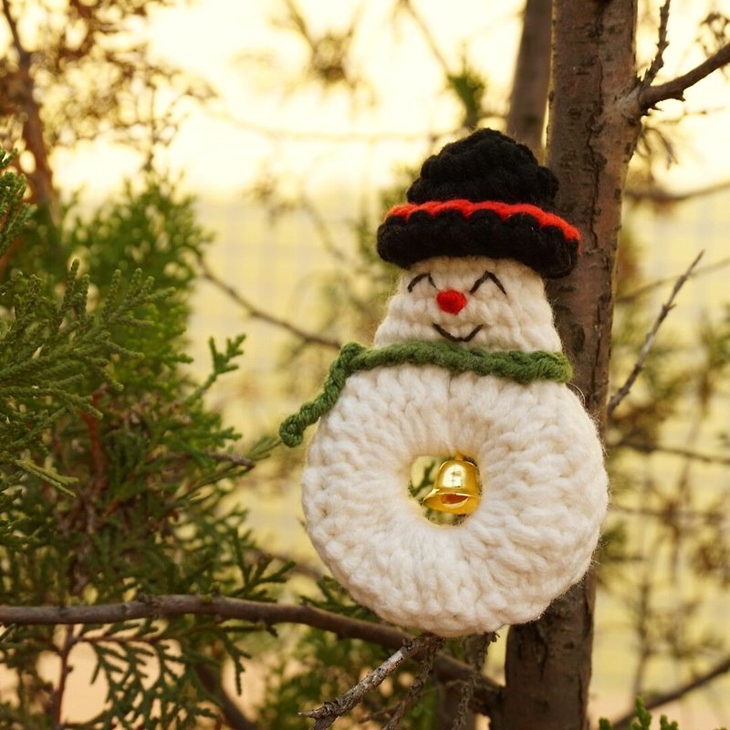 （聖誕節交換禮物 ）独立原创·圣诞系列  雪人手工鉤織胸針 - 胸针 - 绣线 白色