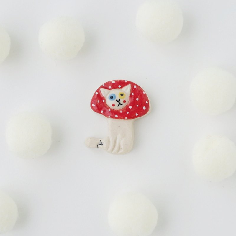 Hello,I'm Mushroom not cat - brooch / magnet - 胸针 - 陶 红色