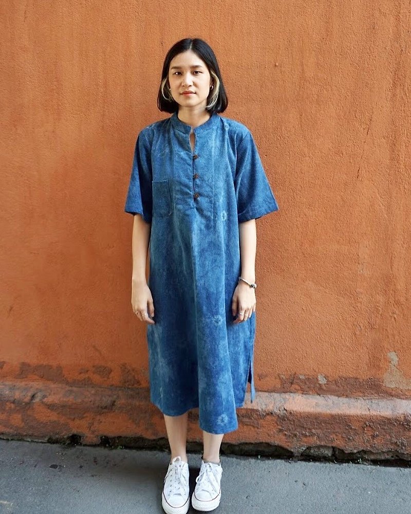 Indigo tie dye mandarin collar dress - 洋装/连衣裙 - 棉．麻 