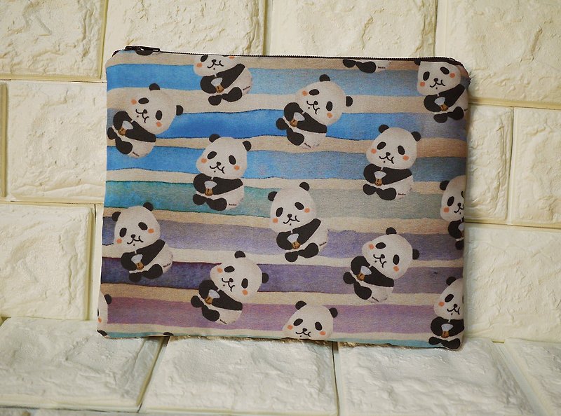 化妆包 笔袋 杂物包 熊猫 喝 珍珠奶茶 panda bubble tea - 化妆包/杂物包 - 棉．麻 黑色
