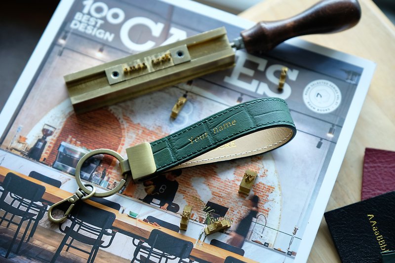Handmade Forest Green leather Personalized Keyring (钥匙圈) - 钥匙链/钥匙包 - 真皮 绿色