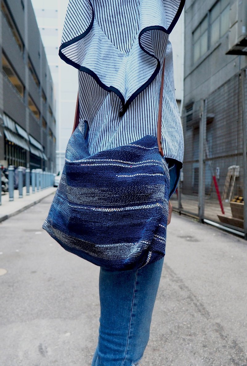 手工织布斜背包 - 侧背包/斜挎包 - 棉．麻 蓝色