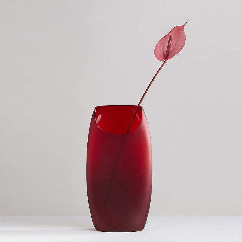 【3,co】玻璃月型口扁平花器(9号) - 红 - 花瓶/陶器 - 玻璃 红色