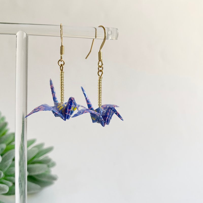 Japanese paper crane gold earring - 耳环/耳夹 - 纸 蓝色