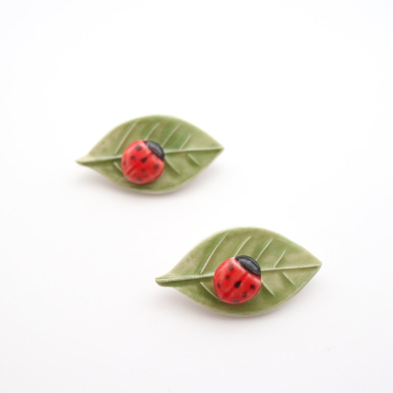 Ladybug brooch - 胸针 - 瓷 红色