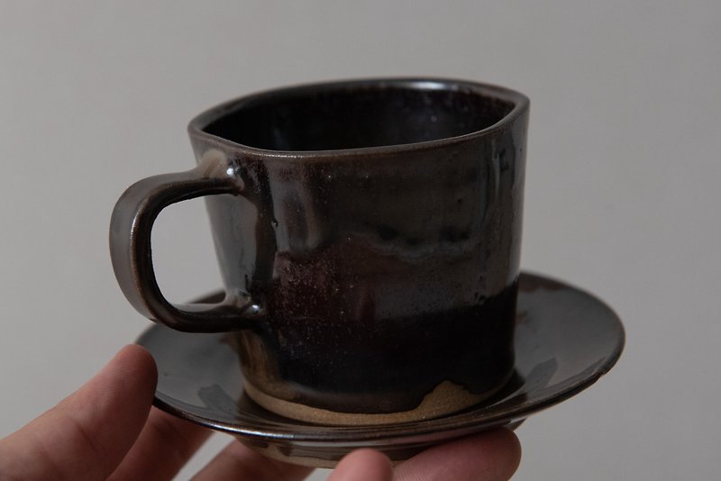 棕黑色 咖啡杯盘组