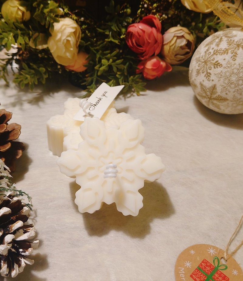 【圣诞礼物】圣诞雪花香氛蜡烛 - 蜡烛/烛台 - 蜡 白色