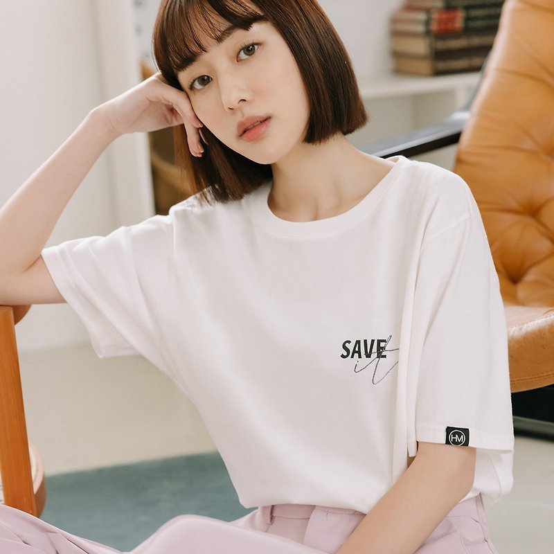 【HALF ME】简约印绣中性圆领T恤 - 白色
