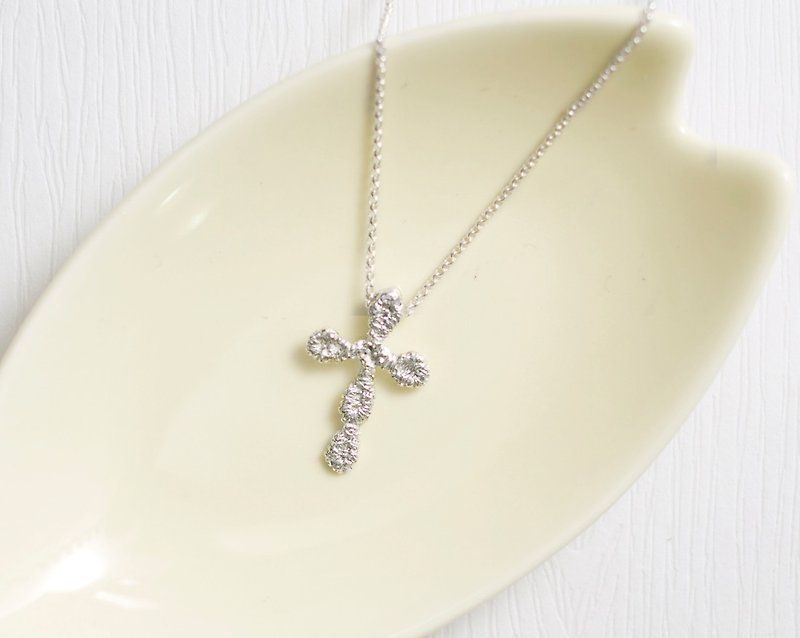 蕾丝十字架项链 手作925纯银 - 项链 - 纯银 银色