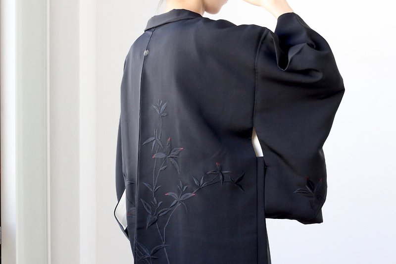 embroidered flower kimono, Japanese clothing /4205 - 女装休闲/机能外套 - 丝．绢 黑色