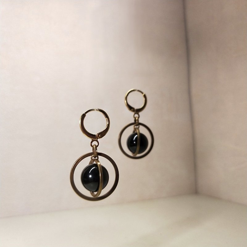 黄铜天然石耳环 - 设计款 - 宇宙星系 - 黑洞(黑玛瑙) - 耳环/耳夹 - 宝石 
