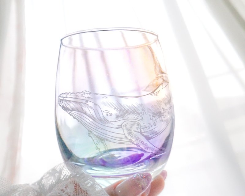 オーロラの海を泳ぐクジラのグラス - 杯子 - 玻璃 蓝色