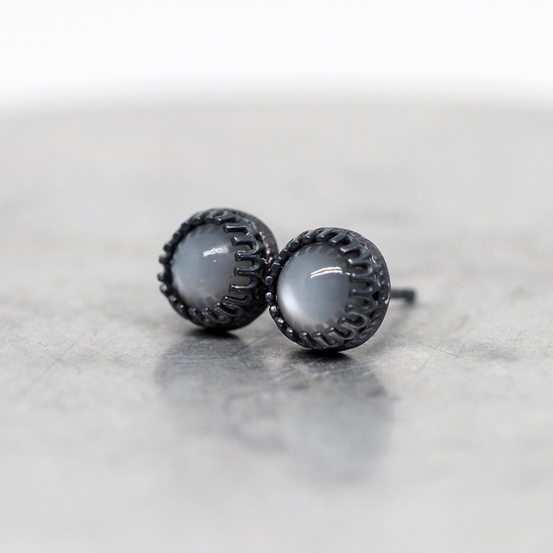 Gray Moonstone Crown Stud Earrings - Black Sterling Silver - 6mm Round - 耳环/耳夹 - 其他金属 灰色