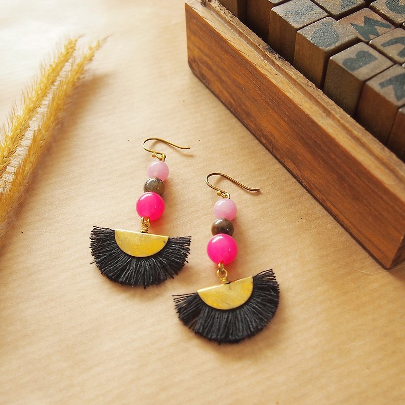 Pink stone with black fan tassel earrings - 耳环/耳夹 - 石头 粉红色
