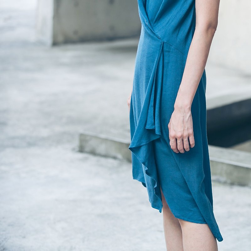 前一褶洋装 - 雾蓝 - 洋装/连衣裙 - 棉．麻 蓝色