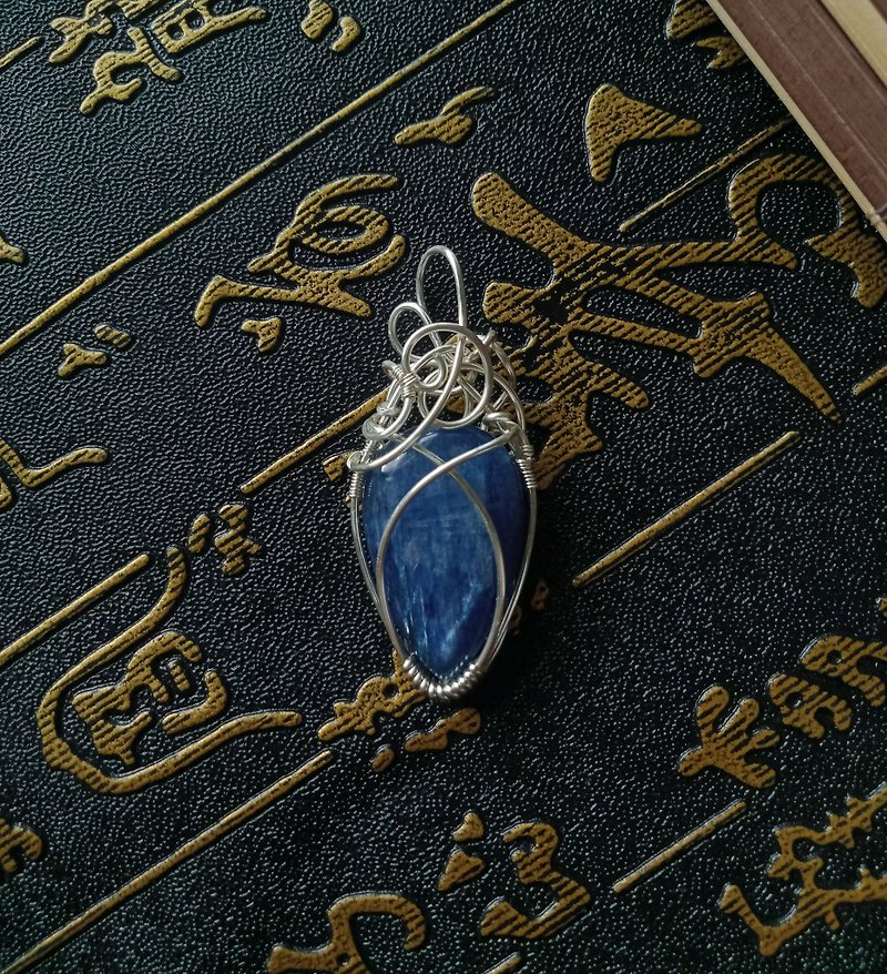 佚名山河。项链。粗线条的蓝晶石。金属编织。含链 - 项链 - 宝石 蓝色
