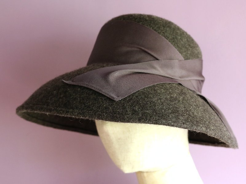 チャコールグレイの広つばフェルト帽 "Cecil Grey セシルグレイ" - 帽子 - 羊毛 灰色