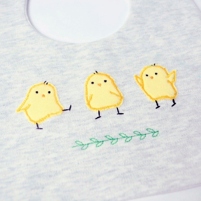 俏皮小鸡围兜手套组 (附小卡片、包装纸) - 满月礼盒 - 棉．麻 黄色