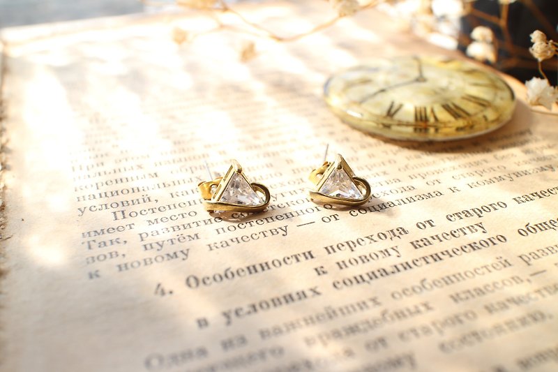 微光三角-锆石 黄铜耳环-耳针 - 耳环/耳夹 - 其他金属 