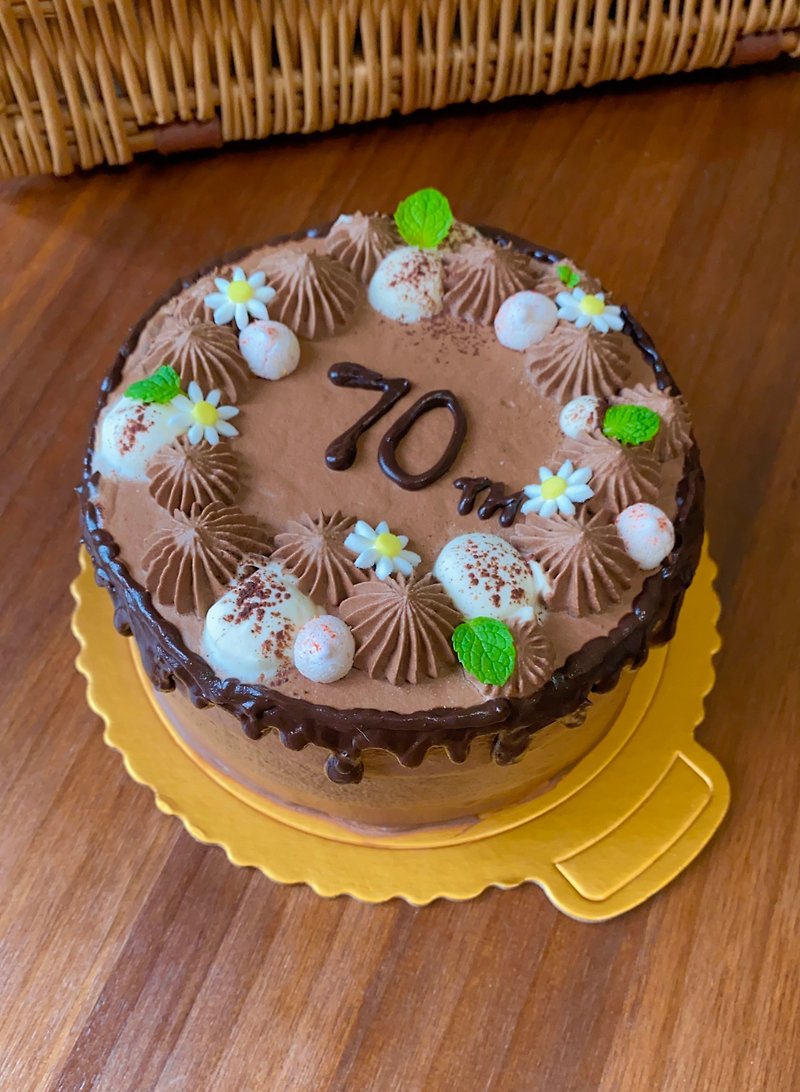 【定制化蛋糕】法芙娜苦甜巧克力戚风蛋糕 草莓马林糖 生日蛋 - 蛋糕/甜点 - 新鲜食材 