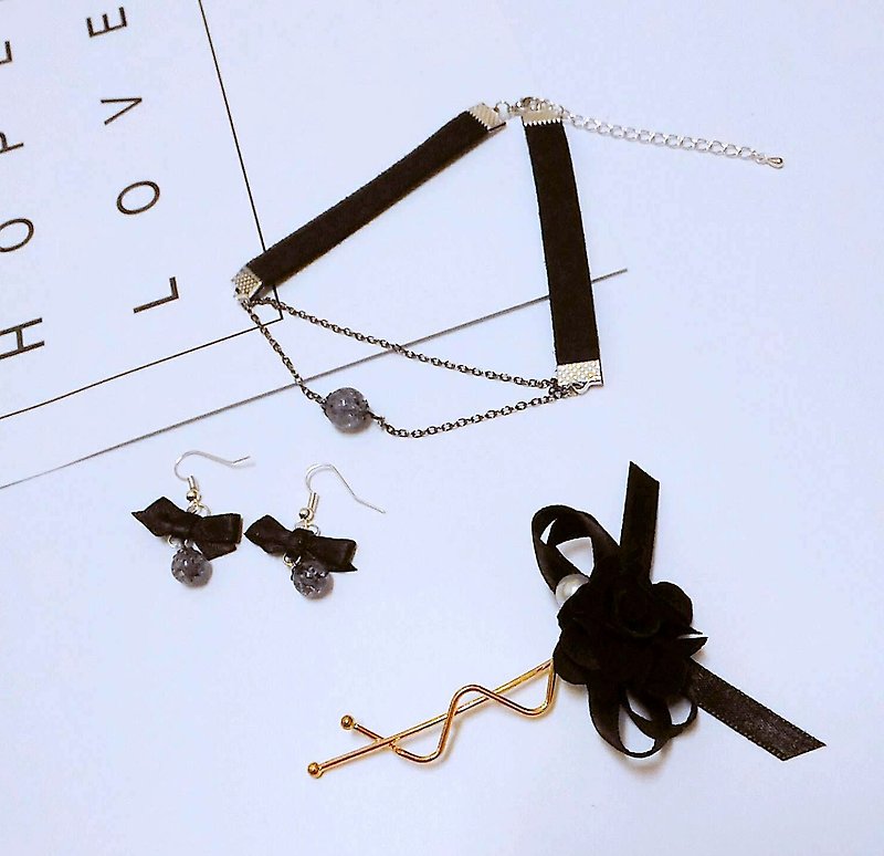 Goody Bag-神秘月球黑 饰品大福袋(内含耳环、颈链、发夹) - 锁骨链 - 棉．麻 黑色